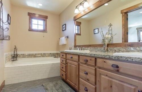 Mammoth Lakes House | Lodges 1132 - 3 bedroom Townhome on Golf Course