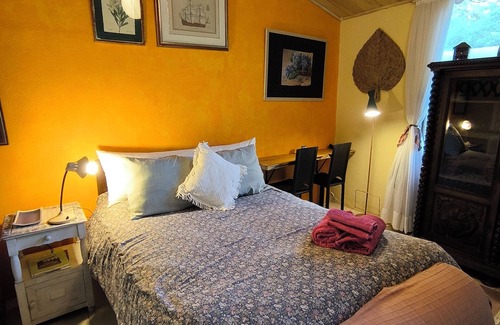 Vargem Grande House | Loft na Floresta com Trilhas e Lago. Jardim Exuberante, Pássaros céu Espetacular