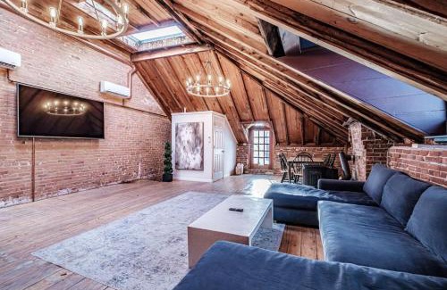 Parkside Apartment | Lofty Ambition - Stunning West End Rooftop Retreat