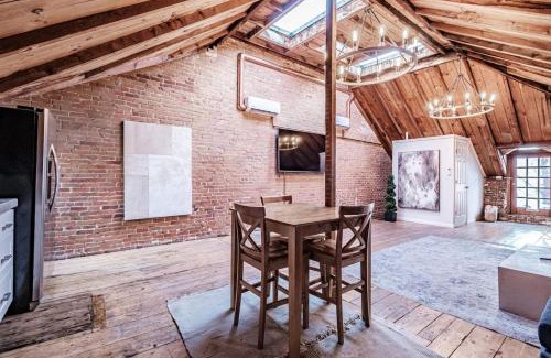 Parkside Apartment | Lofty Ambition - Stunning West End Rooftop Retreat