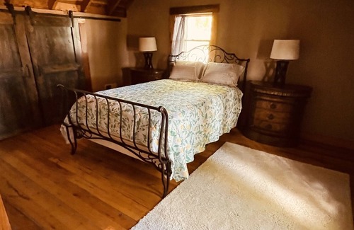 Cane Valley Cabin | Log Cabin by the lake