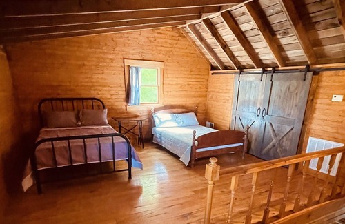 Cane Valley Cabin | Log Cabin by the lake