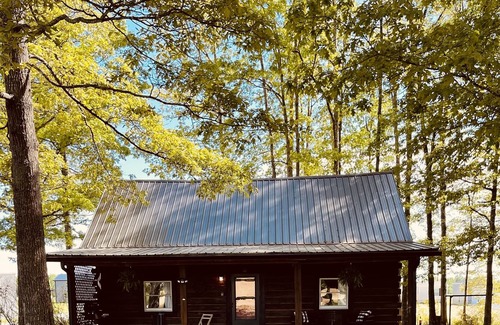 Cane Valley Cabin | Log Cabin by the lake