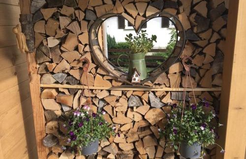 Buching House | Log cabin Green Heart