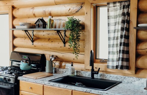 Wasilla Cabin | Log Cabin In Quiet Neighborhood!