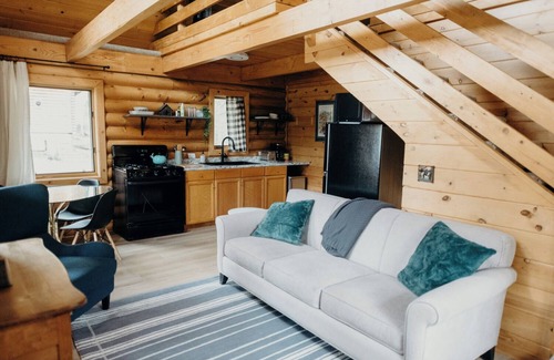 Wasilla Cabin | Log Cabin In Quiet Neighborhood!