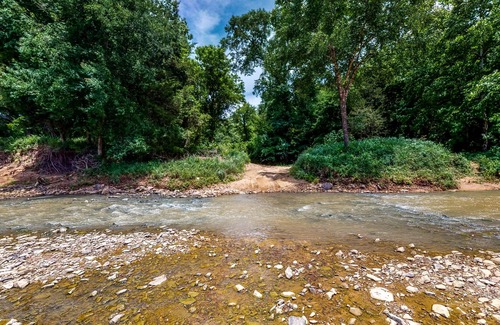 Stringtown House | Log Cabin in the Woods - Channel Access, Kayaks, Canoe, Firepit, Dog-Friendly