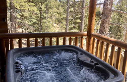 Meadow View Heights Cabin | 🏔Log Cabin Oasis w/hot tub and movie loft🏜