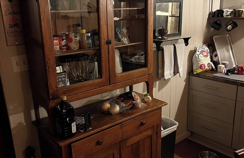 Mohawk Cabin | Log cabin on farm 3 miles from Greeneville TN