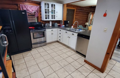 Scottsville Cabin | Log Cabin on the Lake