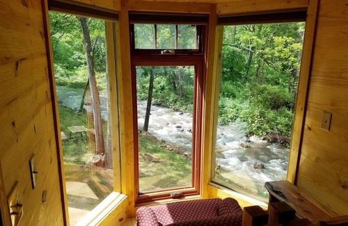 Stanardsville Cabin | Log Cabin on the River