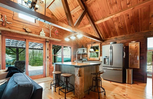 Clemons Apartment | Log Cabin w/Hot Tub minutes to Lake George Marina