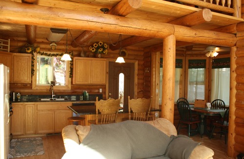 Lake Almanor Country Club Cabin | Log Cabin with Lake and Mountain Views, family friendly, 3 Bedroom, 2 Bath, WIFI