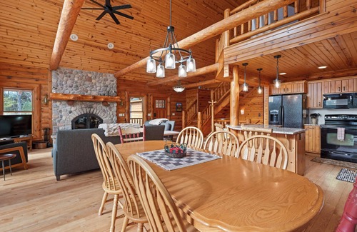 Fish Creek Cabin | Log home in Fish Creek + Dog Friendly and Private lot!