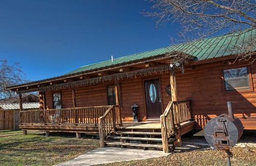 Leakey Cabin | LOG HOME ON THE FRIO RIVER