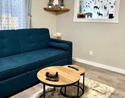 Spenard Apartment | Log house in heart of Anchorage