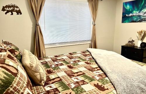 Spenard Apartment | Log house in heart of Anchorage