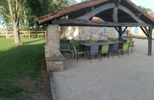 Chalandray Villa | Logement Entier : Hébergement - Chalandray, France