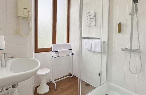 Faverges-Seythenex Hotel | Logis Hôtel de Genève