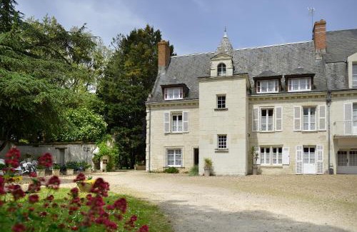 Beaumont-en-Veron Hotel | Logis Manoir De La Giraudière