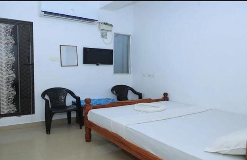Kalapettai Hotel | Lokshna Inn-A Couple Friendly Property