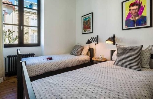 Biarritz Apartment | LONDON AVENUE KEYWEEK apartment Biarritz center with balcony and parking