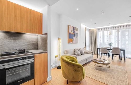 St. Pancras and Somers Town Apartment | London Serenity in London