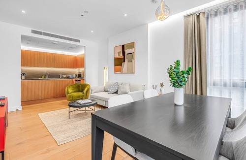 St. Pancras and Somers Town Apartment | London Serenity in London