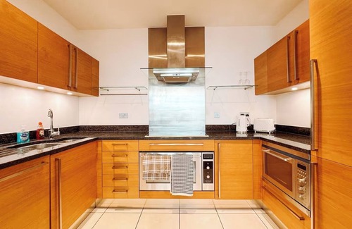 Wandsworth Apartment | Londonaprt/sleeps6/gym/waterfront/wifi