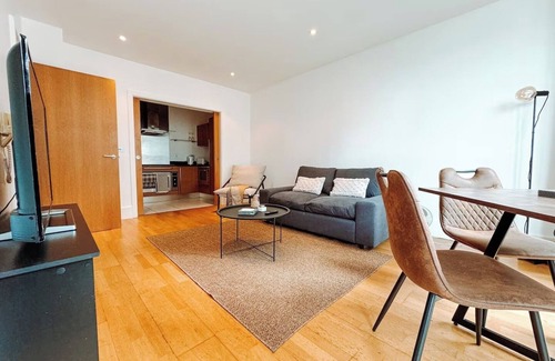 Wandsworth Apartment | Londonaprt/sleeps6/gym/waterfront/wifi