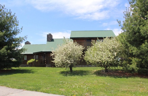 Lee's Summit Cabin | Lone Jack Cabin - Studio Suite