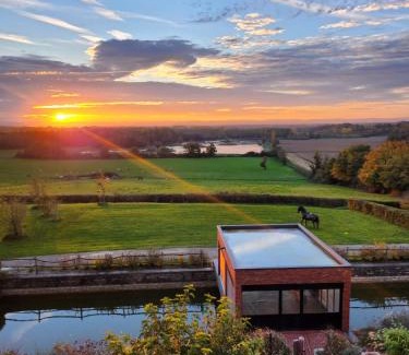 Saint-Germain-du-Bois Villa | Longère de château en Bourgogne - avec piscine