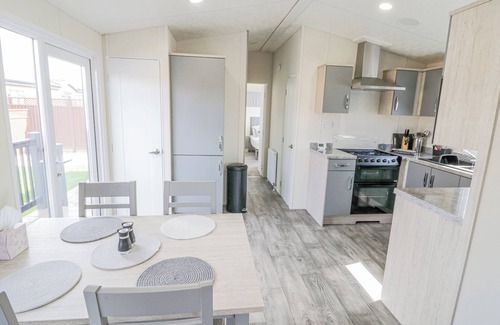 Evesham Cottage | Long Acres Lodge