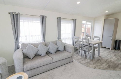 Evesham Cottage | Long Acres Lodge