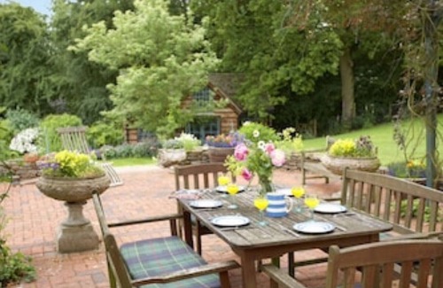 Tenbury Wells Cottage | Long Cover Cottage is 4 Star Gold retreat from the outside world.