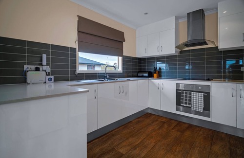 Murray Bridge House | Long Island Retreat: Pelican. The Perfect Riverside Family Getaway.