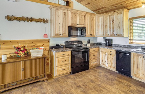 Parkers Prairie Cabin | 'Long Lake Lodge' w/Watercrafts & Fire Pits