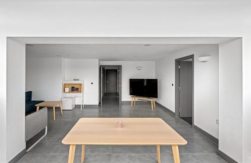 Chelmsford Apartment | Long Letting - Luxurious 3 Bedroom Penthouse in City Centre - Parking Included!