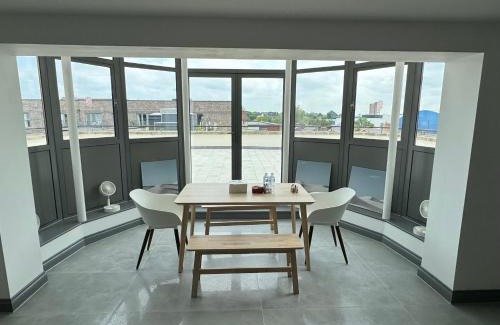 Chelmsford Apartment | Long Letting - Luxurious 3 Bedroom Penthouse in City Centre - Parking Included!