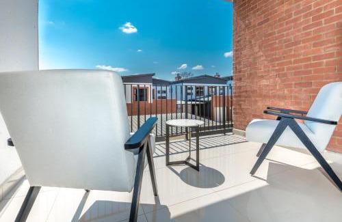Greater Johannesburg Metropolitan Area Apartment | Long & Short stays with Uncapped Wi-Fi & Security