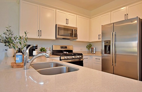 Del Valle House | Long-term Stays | Family-friendly | Communal pool!