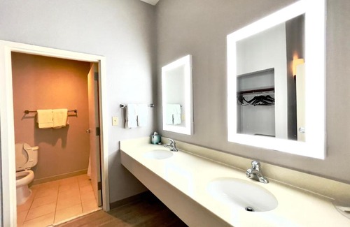Fossil Creek Hotel | Longhorn Inn & Suites - Fort Worth Fossil Creek