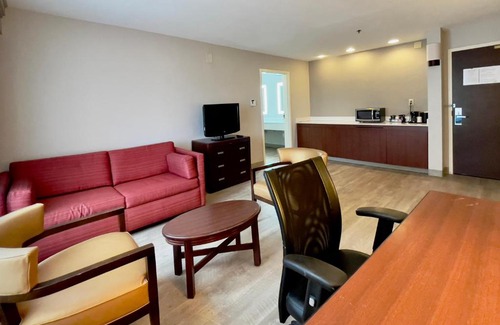 Fossil Creek Hotel | Longhorn Inn & Suites - Fort Worth Fossil Creek