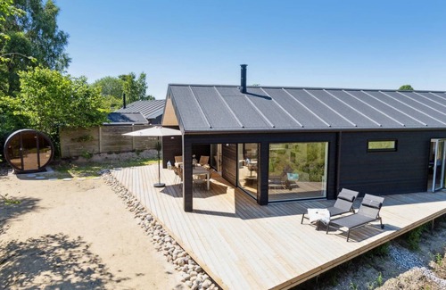 Knebel House | "Lonneke" - 450m from the sea by Interhome