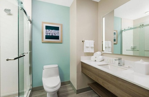 Marathon Hotel | Look No Further! With Free Breakfast, Outdoor Pool, Pets are Welcome!