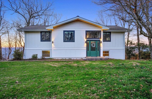 Lookout Mountain House | Lookout Mountain VIEWS Spacious 5-bedroom house on west brow