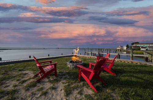 Chincoteague House | Lookout on Main - Your Waterfront Wonderland!