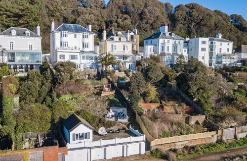 Folkestone Apartment | Lookout Post by Bloom Stays - ideal for couples and families