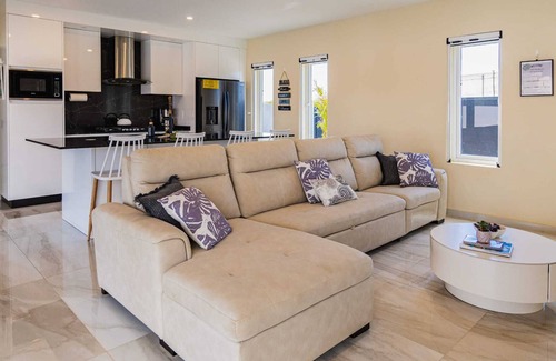 San Nicolas Zuid House | Lord's Suites Summary