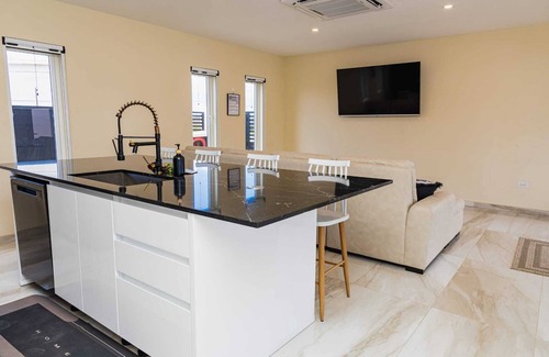 San Nicolas Zuid House | Lord's Suites Summary